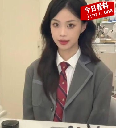 邓乐颖 4.jpg