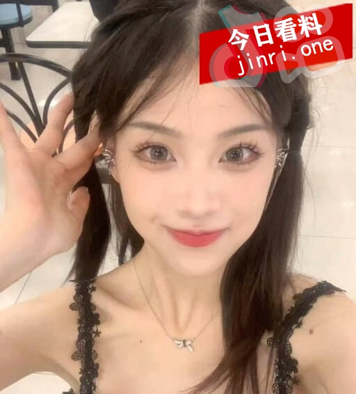 邓乐颖 2.jpg