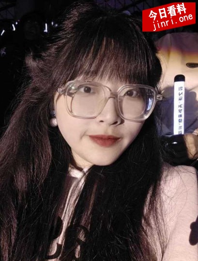 伍悦 2.jpg